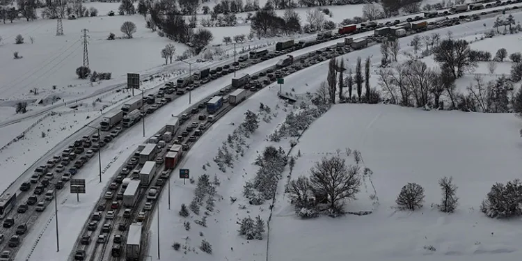 TEM Otoyolu’nun Bolu geçişinde trafik durdu