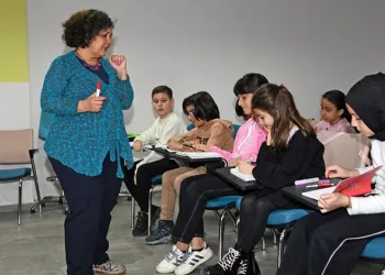 Küçük yazarlar kalemlerini ustalığa taşıyor