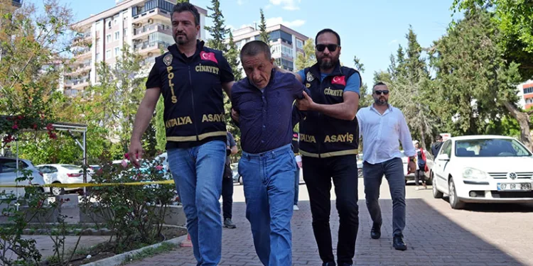 Huzurevinde 3 kişiyi bıçaklayarak öldüren sanığa üç kez ağırlaştırılmış müebbet talebi