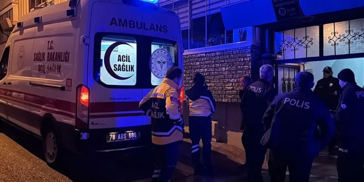 Yaşlı adam apartmanın merdiven boşluğunda ölü bulundu