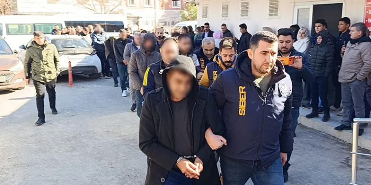 Yasa dışı bahis operasyonunda gözaltına alınan 28 zanlı adliyeye sevk edildi