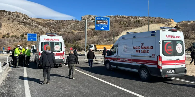 Adıyaman’da iki otomobil çarpıştı: 4 yaralı