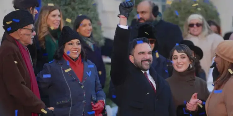 Müslüman belediye başkanı göreve başladı