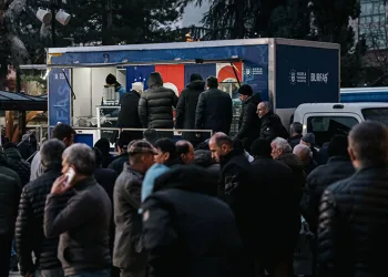 Büyükşehir’den vatandaşa sıcak çorba ikramı