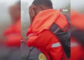 Endonezya’da gözlem uçağı düştü: 11 kişi kayıp