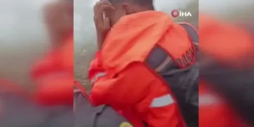 Endonezya’da gözlem uçağı düştü: 11 kişi kayıp