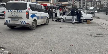 Otomobil 4 yaşındaki çocuğa çarptı