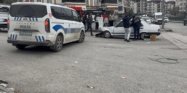 Otomobil 4 yaşındaki çocuğa çarptı