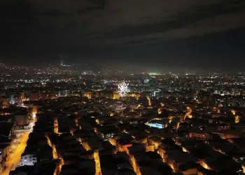 Bursalılar yeni yıla havai fişeklerle girdi
