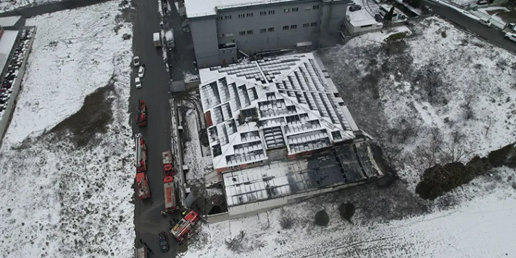 Arnavutköy’de plastik fabrikasında yangın