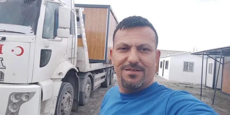 Manisa’da otomobil elektrik direğine çarptı: 1 ölü, 2 yaralı