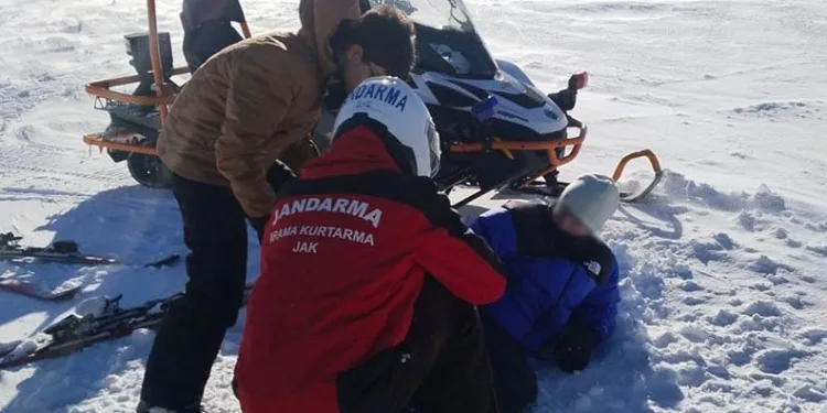 Uludağ’da mahsur kalan vatandaşlara JAK timi müdahale etti