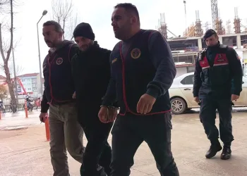 Tekel bayiye tüfekle ateş açan cezaevi firarisi yakalandı