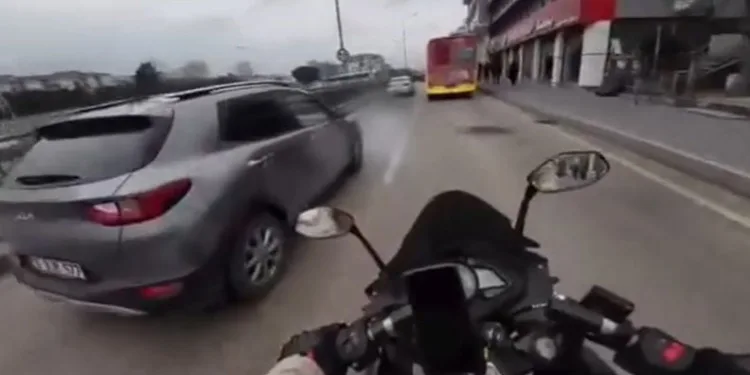 Bursa’da motosikletlinin ölümden döndüğü anlar