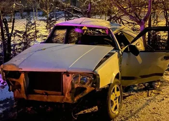 Burs’da tarlaya uçan otomobil hurdaya döndü: 1 yaralı