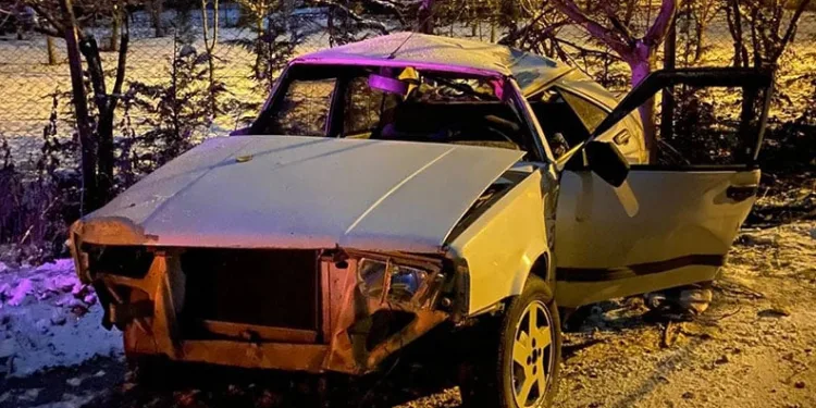 Burs’da tarlaya uçan otomobil hurdaya döndü: 1 yaralı