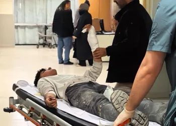 Bursa’da kırılan cam bileğini kesti