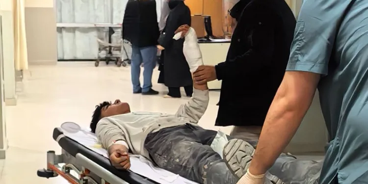 Bursa’da kırılan cam bileğini kesti