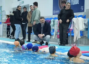 Yenişehir’de kapalı yüzme havuzu açıldı