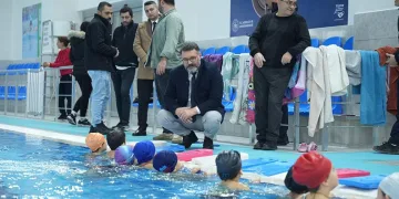 Yenişehir’de kapalı yüzme havuzu açıldı