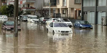 Aydın’da dereler taştı, sokaklar göle döndü