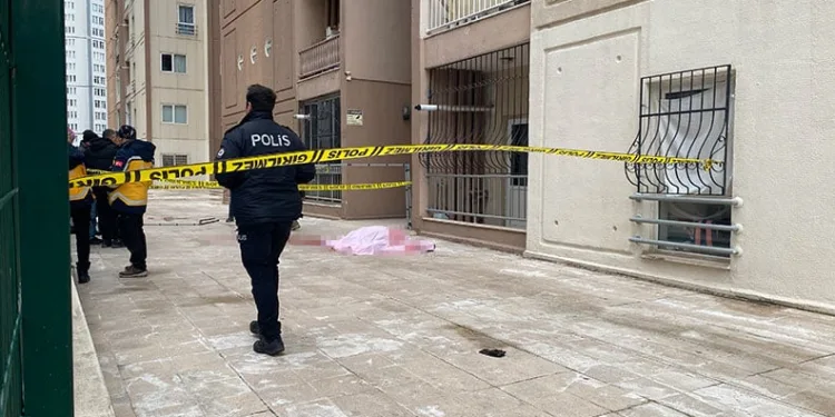 Bursa’da kiralamak istediği 17. kattaki daireden düştü