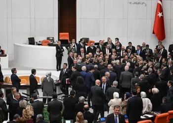 TBMM Genel Kurulu’nda maket tabut tartışması