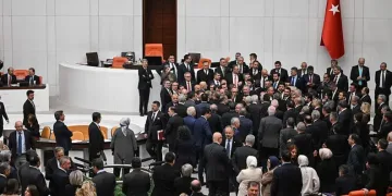 TBMM Genel Kurulu’nda maket tabut tartışması