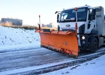 Osmangazi Belediyesi ekipleri tuzlama çalışmalarını sürdürüyor