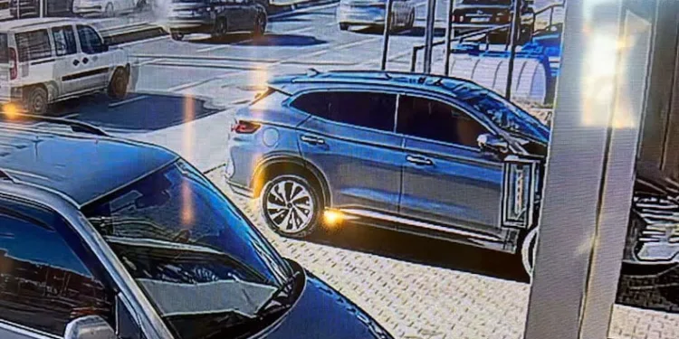 İstanbul E-5 Saadetdere’de trafiği kilitleyen kaza