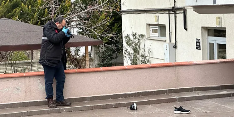Uşak’ta çatıdan düşen adam hayatını kaybetti