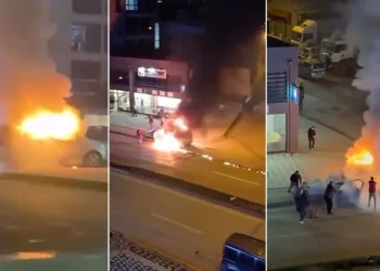 Bursa’da araç alev aldı, esnaf yangın tüpleriyle koştu