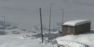 Hakkari’de 68 yerleşim yerinin yolu kapandı