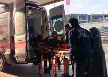 Bursa’da inşaat demirlerinin altında kalan işçi yaralandı