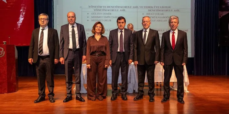 Buttim’de bayrak değişimi