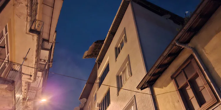 İtfaiye ve zabıtadan çatı nöbeti