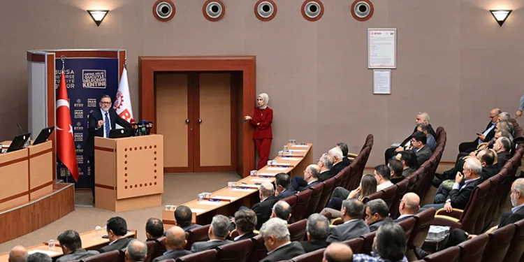 OKUL KANTİNİ DENETLEYEN ZABITA SON KULLANAMA TARİHİ GEÇMİŞ ÜRÜNLERE EL KOYDU