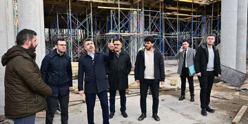 KARAMAN’DA 2 ÇOCUK ANNESİ KADIN BALKONDAN DÜŞEREK AĞIR YARALANDI