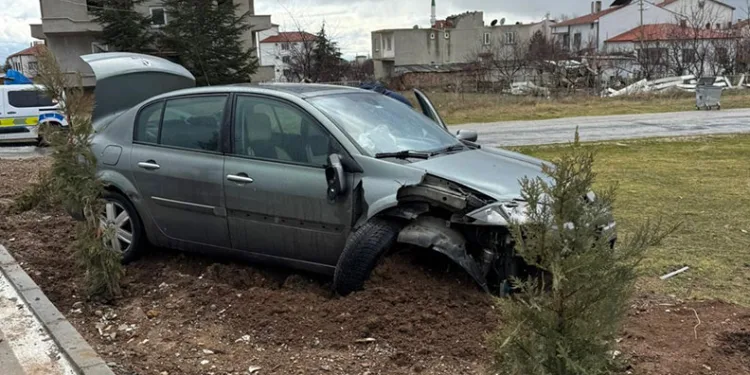 İNTERPOL’ÜN KIRMIZI BÜLTENLE ARADIĞI DOLANDIRICI ESKİŞEHİR’DE YAKALANDI