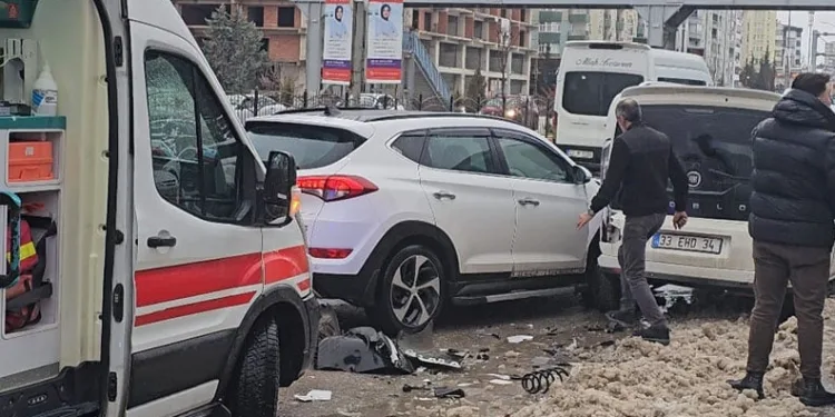 Elazığ’da otomobil ile taksi çarpıştı: 1 yaralı