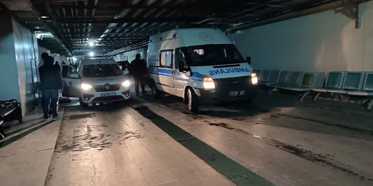 Balkondan düşen genç kadın hayatını kaybetti