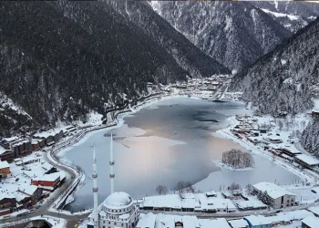 Uzungöl buz tuttu