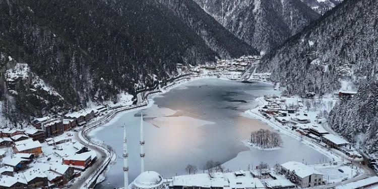 Uzungöl buz tuttu
