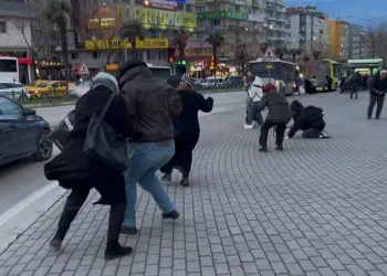 Bursa’da fırtınada uçmamak için yerlere yattılar
