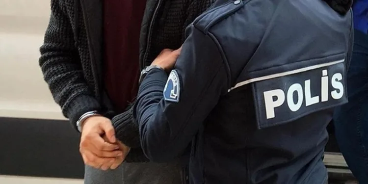 Uyuşturucu ticareti yapan 2 şahıs tutuklandı