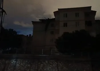 İnegöl’de şiddetli lodos çatıları uçurdu