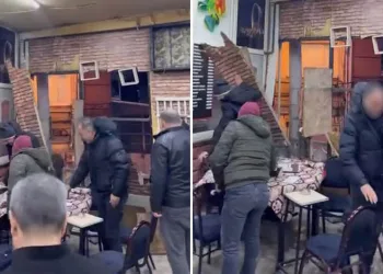 Bursa’da ilginç anlar: Çöken duvara rağmen oyun sürdürdüler