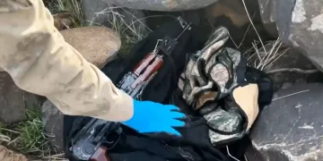 Batman’da seyir halindeki kamyonet alev aldı