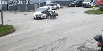 Motosiklet yayaya çarptı: 2 yaralı