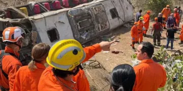 Brezilya’da yolcu otobüsü devrildi